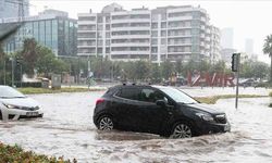 İzmir'de gök gürültülü sağanak!