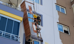 Mersin'de iskelenin halatı koptu: 2 işçi mahsur kaldı!