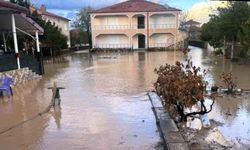 Konya'da şiddetli rüzgar ve yağış! Sel meydana geldi