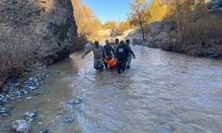 Diyarbakır'da yolda yürüyen kadın bir anda...