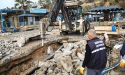 Antalya'da hafriyat altında kalan kediye kalp masajı