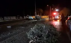 Edirne’de feci trafik kazası: Otomobil ikiye bölündü