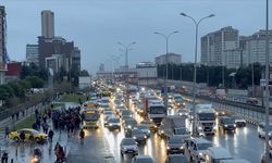 İstanbul trafiği haftanın ilk gününde kilitlendi! Yüzde 80'i aştı