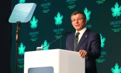 Ahmet Davutoğlu'ndan AK Parti itirafı: “Yolsuzlukları ben temizlemeye başladım”