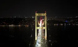 Fatih Sultan Mehmet Köprüsü Galatasaray’ın şampiyonluğu için sarı-kırmızıya büründü