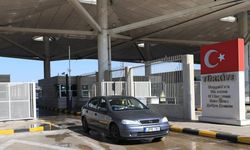 Gurbetçinin vatan heyecanı sınırda zirveye çıkıyor: Kapıkule’de bayrakla buluşma anı
