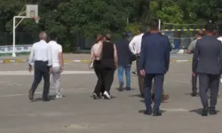 Sınav günü yalnız bırakmadı: Özgür Özel, Ferdi Zeyrek'in kızını sınava bizzat götürdü
