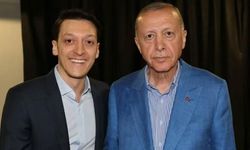 Mesut Özil’e “Yılın Spor İnsanı” ödülü