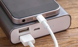 Telefonunuzun şarj girişindeki küçük delik ne işe yarıyor?