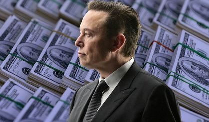 Elon Musk’tan seçim hamlesi: 1 milyon dolarlık çek dağıttı!