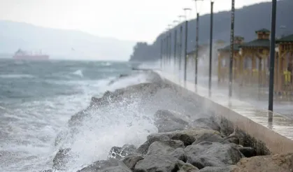 Ege Denizi'nde fırtına alarmı: Meteoroloji kuvvetli rüzgar için uyardı