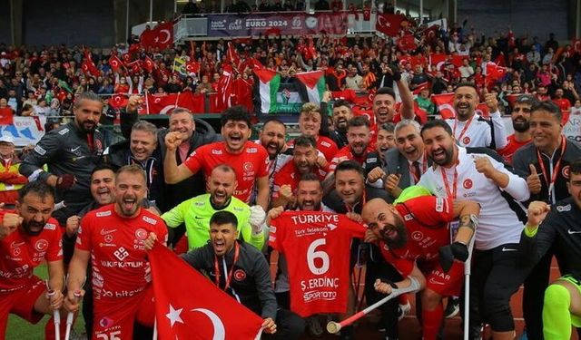 "Kahrolsun İsrail, yaşasın Gazze" diye haykırdılar! Ampute Milli Futbol Takımı, İsrail'i ezdi geçti