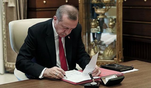 Erdoğan, dört bakan yardımcısını görevden aldı