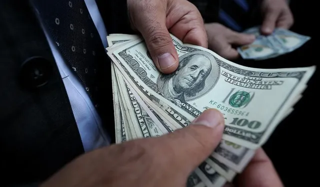 Dolar değer kaybediyor: Düşüş sürecek mi? Uzmanlardan kritik yorum: “Bu ABD’nin tercihi”