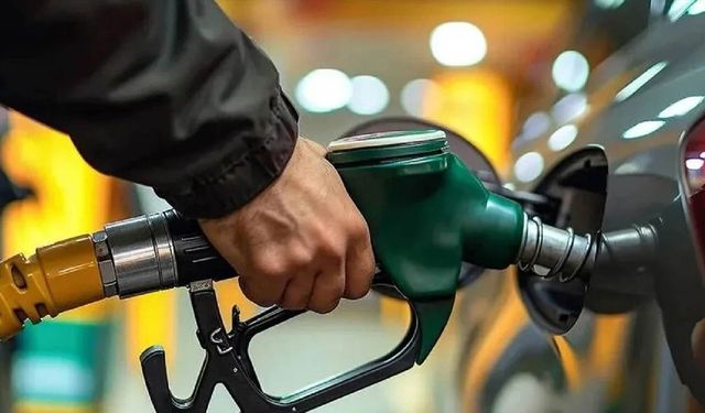 Benzin fiyatlarına indirim geliyor! 1 TL düşüyor