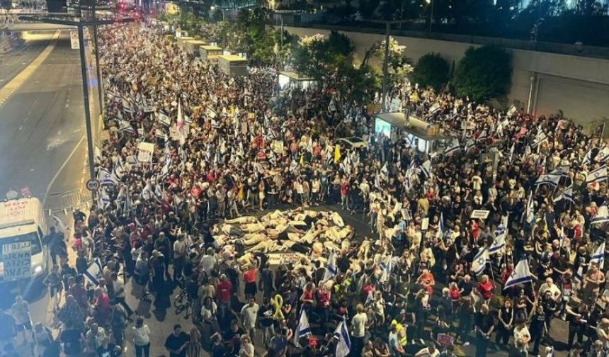 Netanyahu Tel Aviv’de protesto edildi! Tepkiler çığ gibi büyüyor