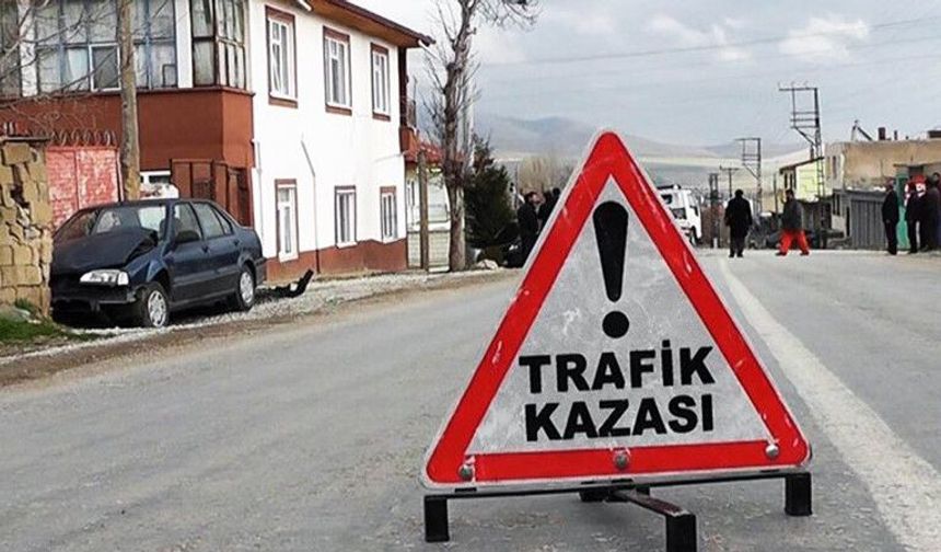 Karabük’te trafik kazası: Tomruk yüklü kamyon devrildi! 2 can kaybı