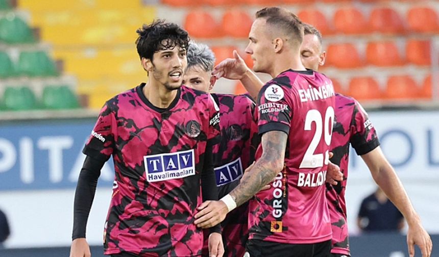 Alanyaspor 2 Golle Sezonu Kapattı! Adana Demirspor Süper Lig’e Puanla Veda Etti