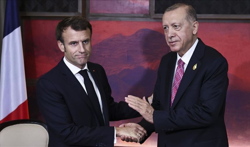 Erdoğan-Macron dostluğu Atina’yı karıştırdı: "Türkiye sahada kazanıyor"