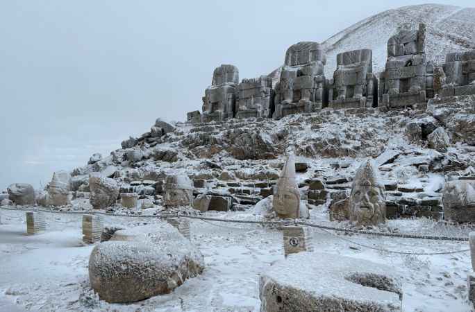 Malatya Nemrut Dağı'na yılın ilk karı yağdı