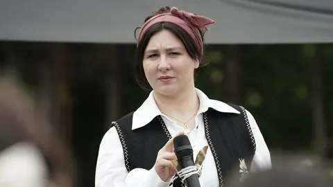 Yasemin Sakallıoğlu Kimdir, Kaç Yaşında Hangi Dizilerde Oynadı, Eşi Kim İşte Hayat Hikayesi 1