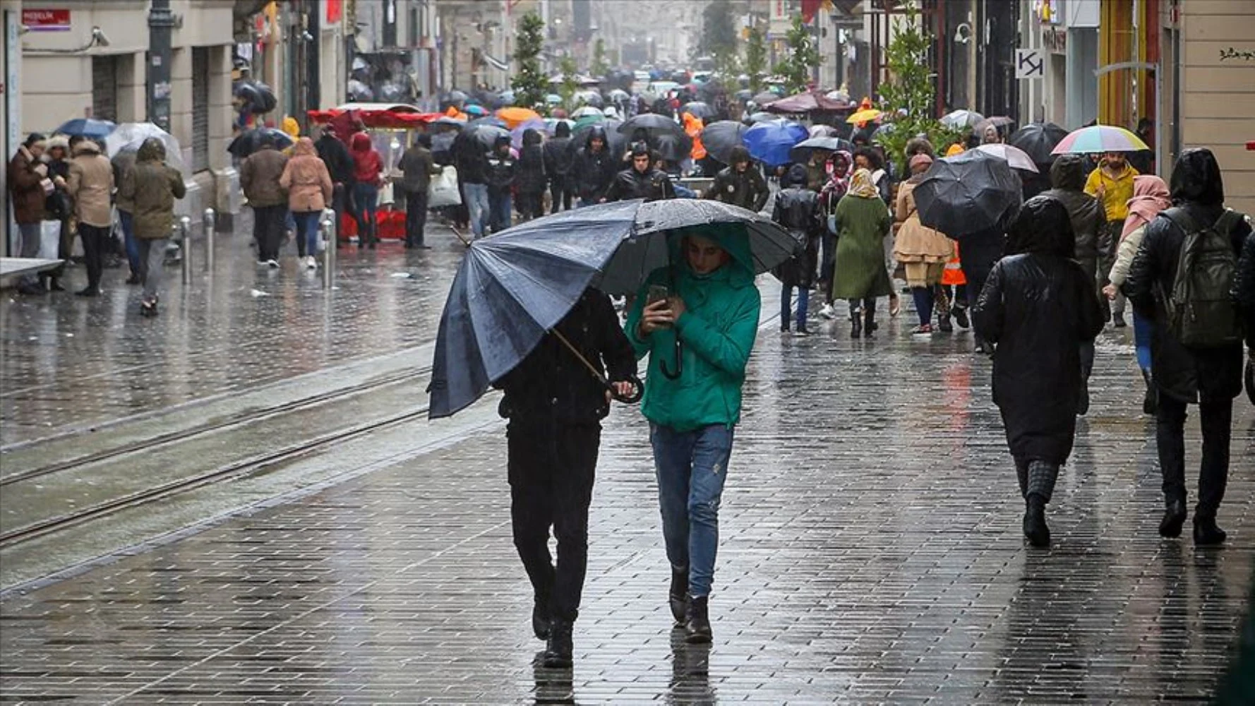 Meteoroloji'den Uyarı Hafta Sonu Sağanak Yağış Geliyor, Sıcaklıklar Düşüyor