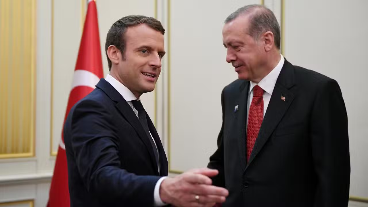 Erdoğan Macron Dostluğu Atina’yı Karıştırdı Türkiye Sahada Kazanıyor 1