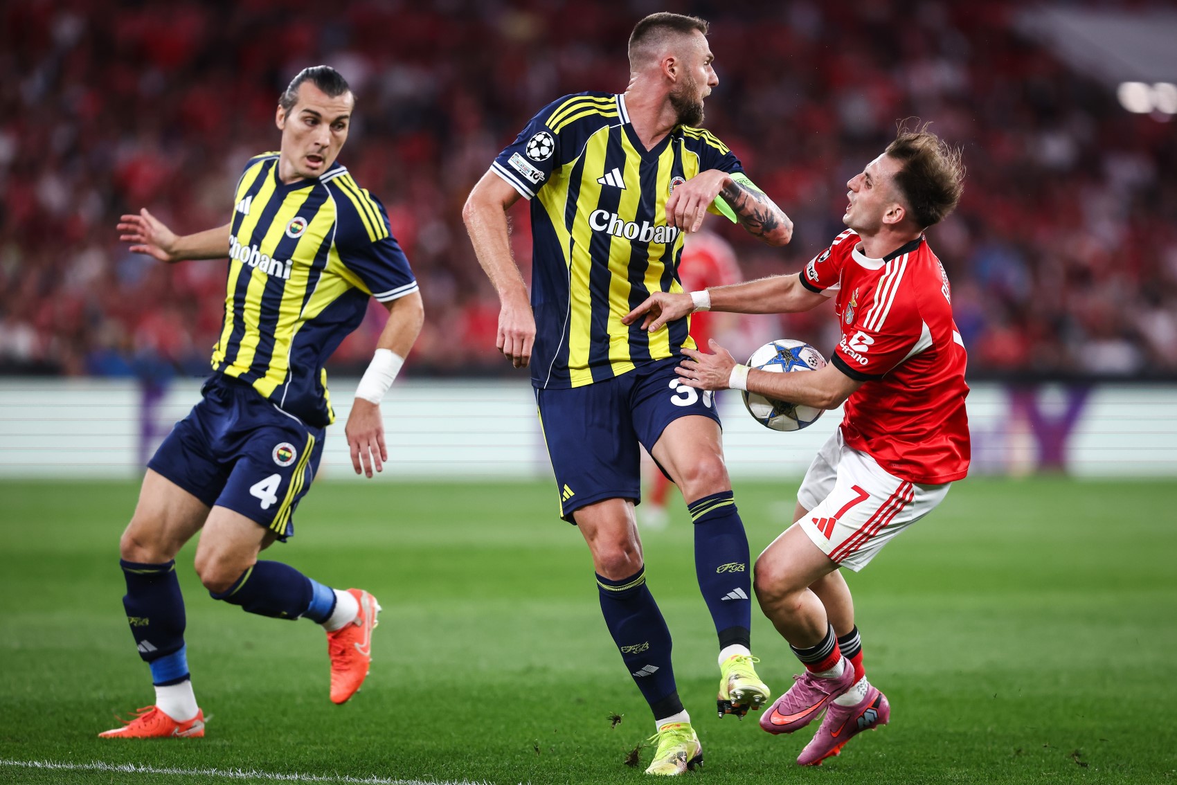 Fenerbahçe Benfica’ya Kaybetti, Devler Ligi Hasreti 17 Yıla Çıktı 1